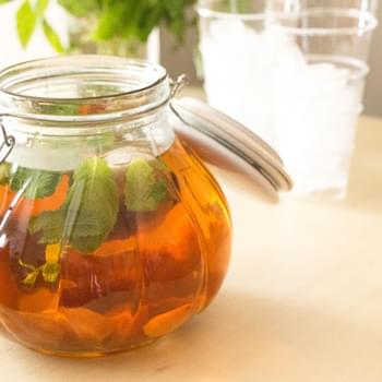 How to Make Sun Tea (with Peaches and Mint)