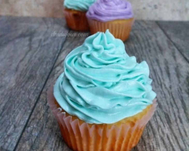 Classic Vanilla Cupcakes with Buttercream Frosting