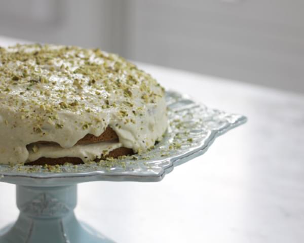 Vanilla Cake With A Lemon Pistachio Cream {vegan}