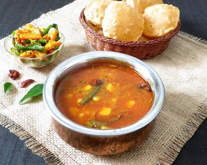 Poori Bhaji / Raswala Bateta nu Shaak / Potatoes in spicy vegetarian broth