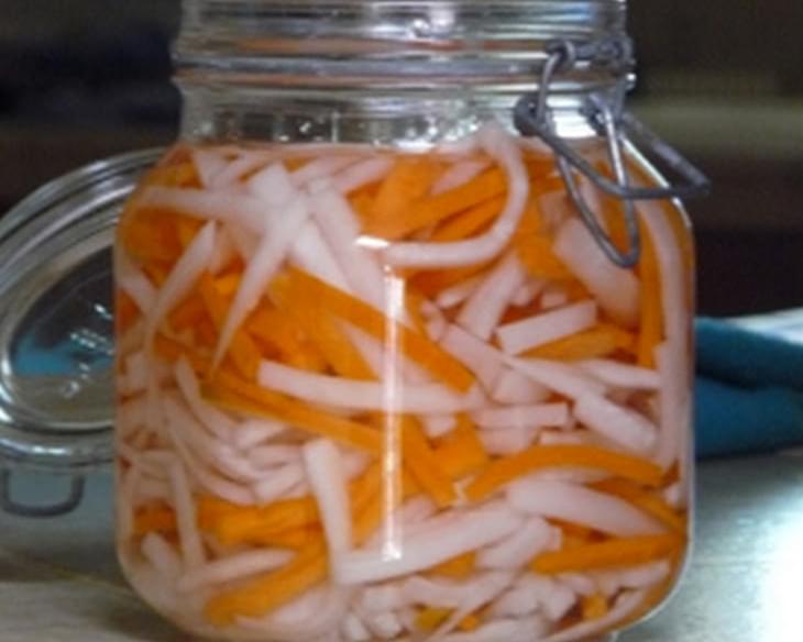 Sweet Pickled Carrot and Daikon (Do Chua)