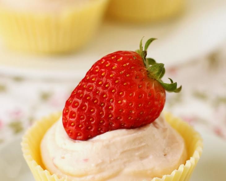 Strawberry Cheesecake Mousse in White Chocolate Cups