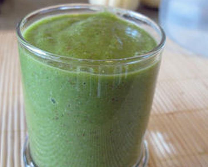 Happy Parsley Green Smoothie With Coconut, Pear and Mango