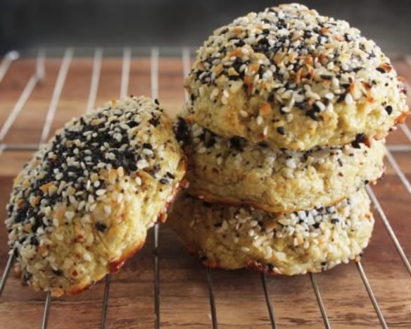 'Everything Bagel' Cauliflower Rolls