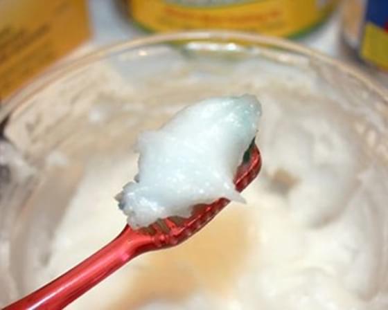How to Make Healthy Homemade Toothpaste