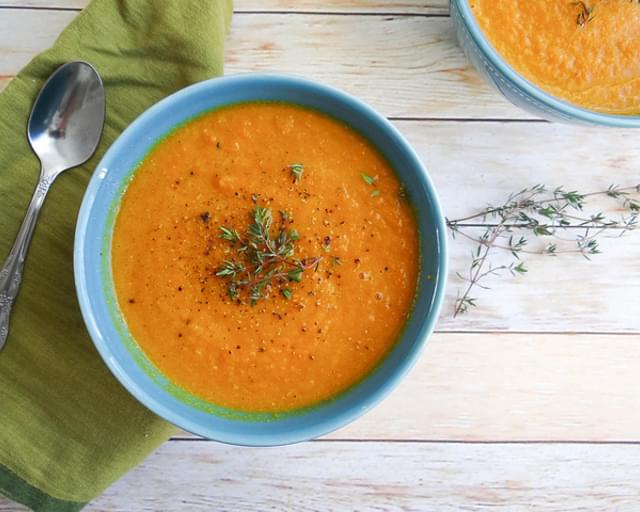 Garlicky Roasted Carrot Soup