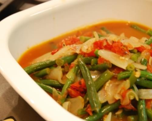 Braised Green Beans with Tomatoes and Onions