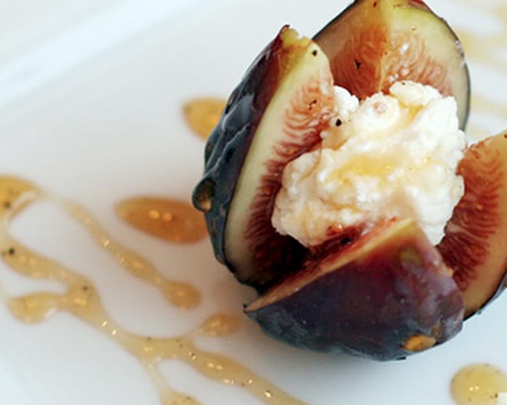 Fresh Figs with Goat Cheese and Peppered Honey