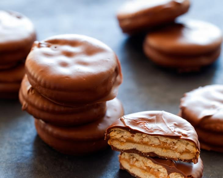 Chocolate Covered Peanut Butter Ritz Sandwiches