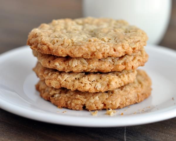 Thin and Crispy Oatmeal Cookies