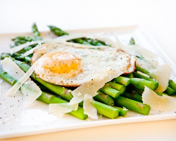 Asparagus with Fried Egg and Parmesan Cheese