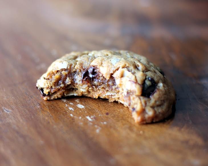 Peanut Butter Oatmeal Chocolate Chip Cookies {flourless, no butter}