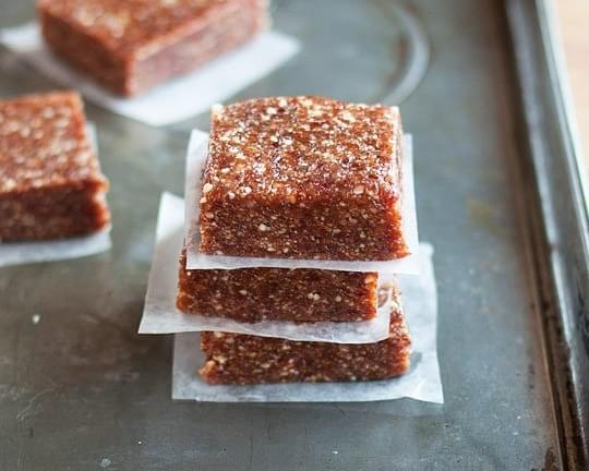 How to Make Easy 3-Ingredient Energy Bars at Home