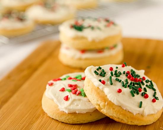 Lofthouse Sugar Cookies with Easy Buttercream Frosting
