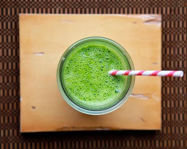 Kale Spinach and Pear Smoothie