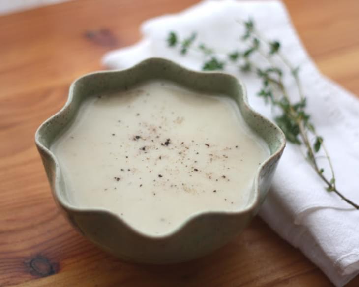 Creamy Cauliflower Soup with Leeks and Thyme