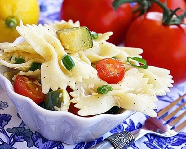 Pasta Salad with Tomatoes, Zucchini and Parmesan
