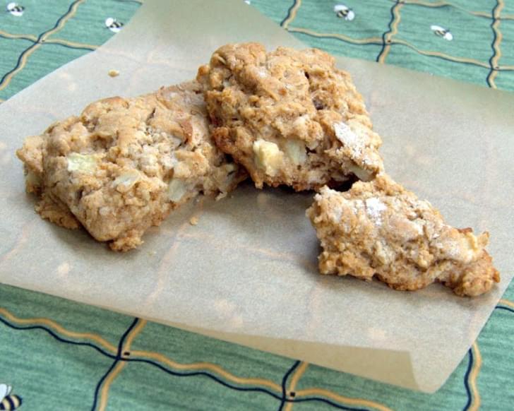 Apple Oatmeal Scones with Honey