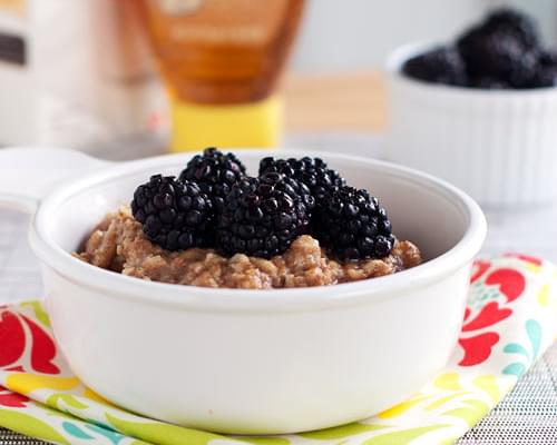 Blackberries and Cream Oats with Honey