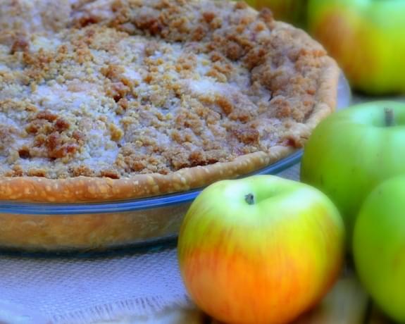 Pear-Apple Pie with Crunchy Streusel Topping