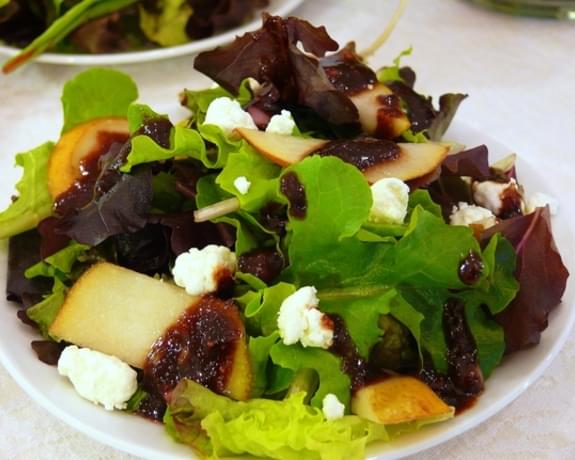 Mixed Greens Salad with Pears, Goat Cheese and Fig Vinaigrette