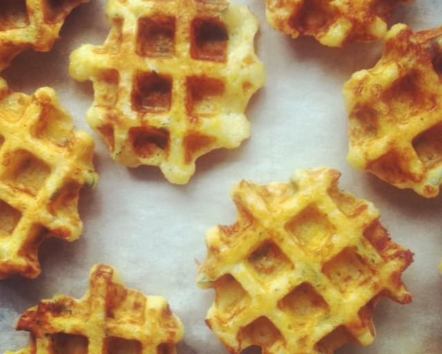 Gluten-free Lunch Waffles with apples and prosciutto