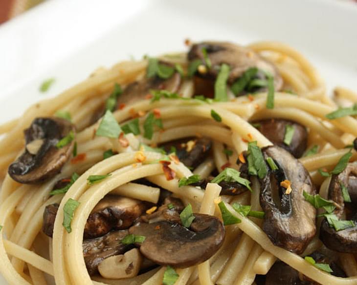 Spaghetti with Mushrooms, Garlic and Oil