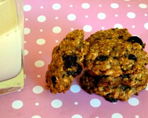 Whole Wheat Oatmeal Granola Cookies with Dark Chocolate and Walnuts Makes 32