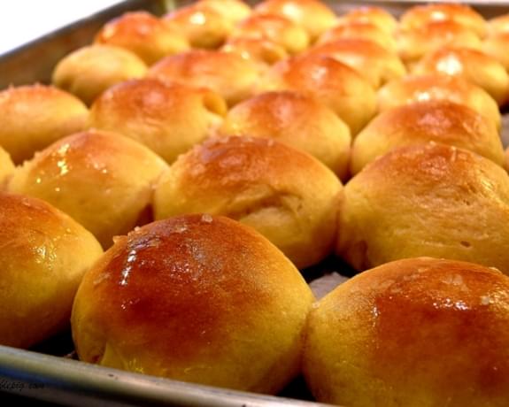 Dinner Rolls for a Crowd