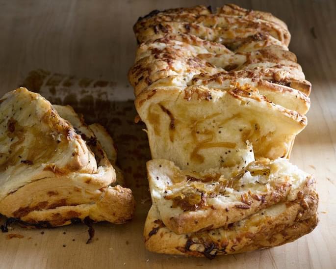 Gruyere & Caramelized Onion Pull-Apart Bread