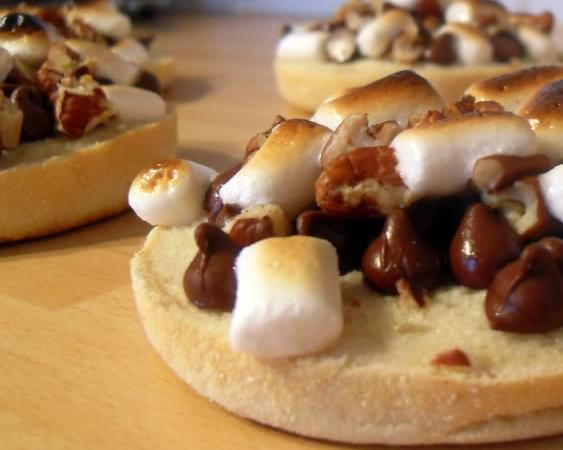 Nutty Chocolate and Marshmallow Mini Pizzas