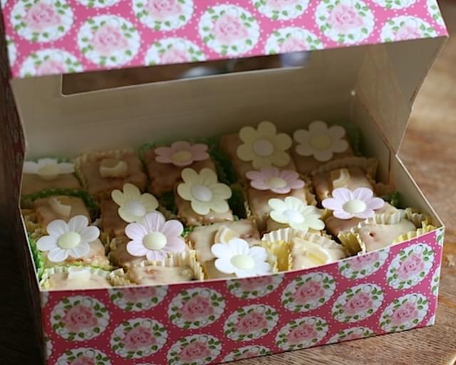 French Fancies For Cheats With Instant Fondant Fancy Icing