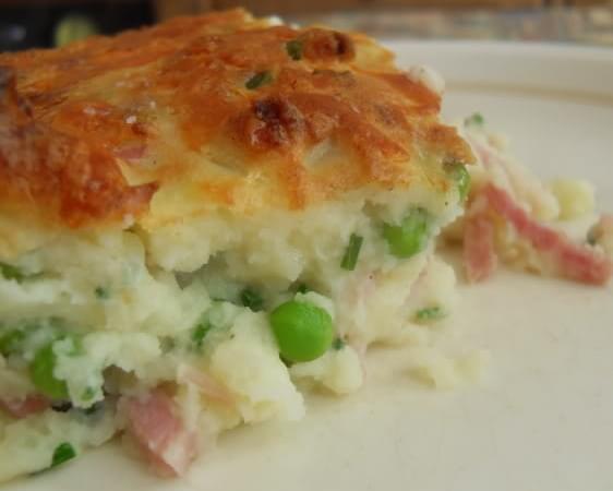 Mashed Potato Pie with Ham, Peas, Cheese and Chives