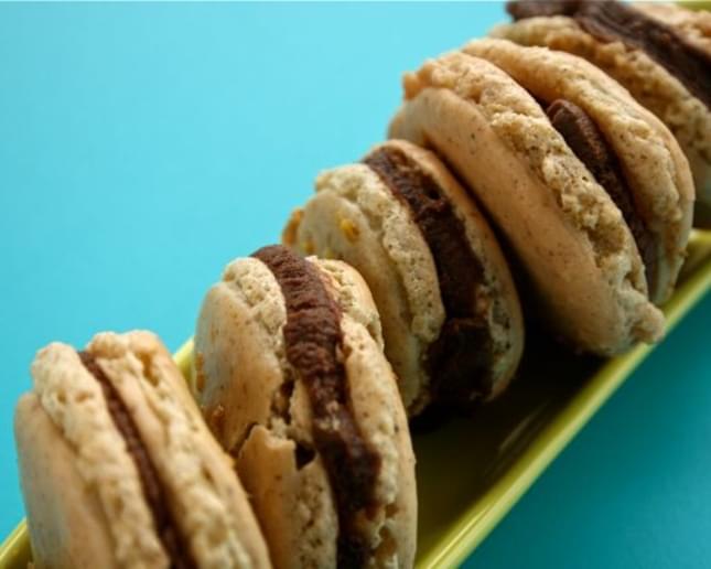 Pistachio Macarons with Quark and Chocolate "Mousse" filling