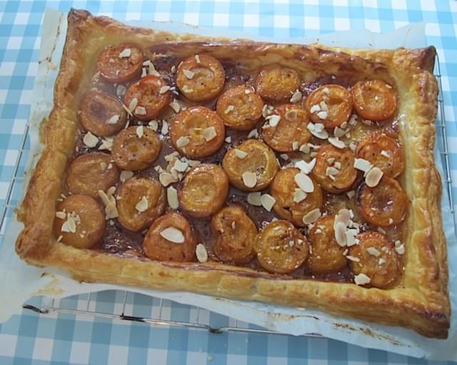 Apricot Tart with smoked Mexican honey