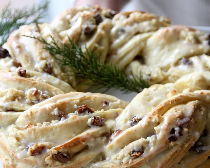 Holiday Breakfast Wreath with Cranberry-Almond Filling