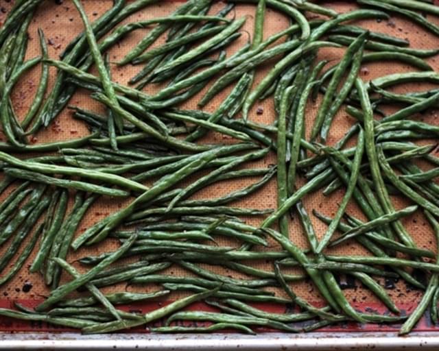 Sriracha Honey Roasted Green Beans