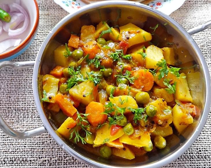 Aloo gajar matar - Dry potatoes, carrots and peas curry