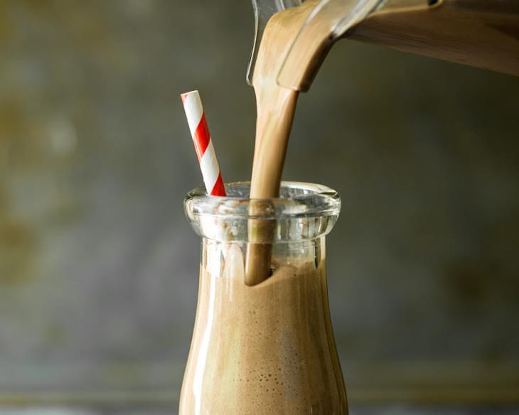 Creamy Chocolate Hemp Smoothie for Two