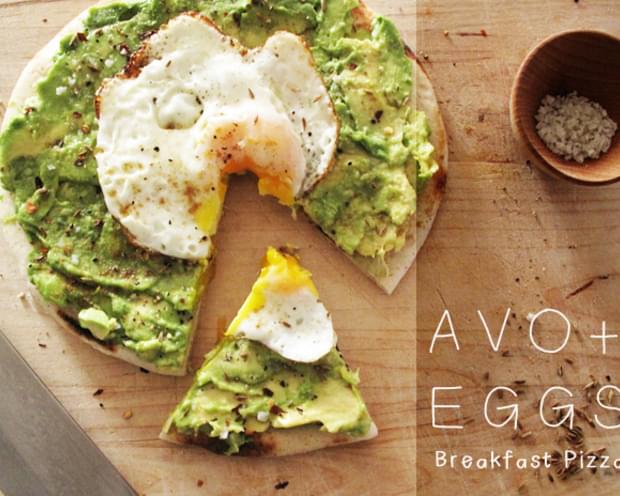 Avo + Egg Brakfast Pizza