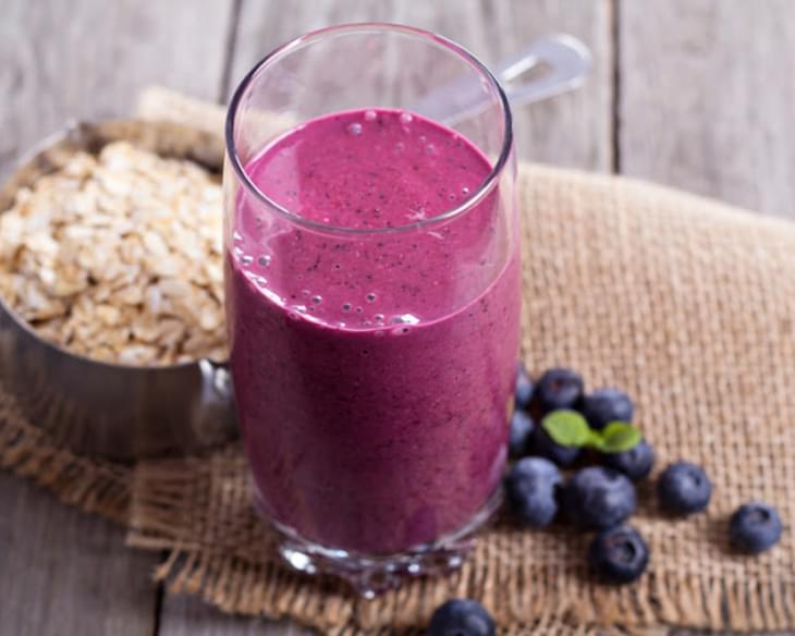 Low Calorie Berries & Oats Smoothie