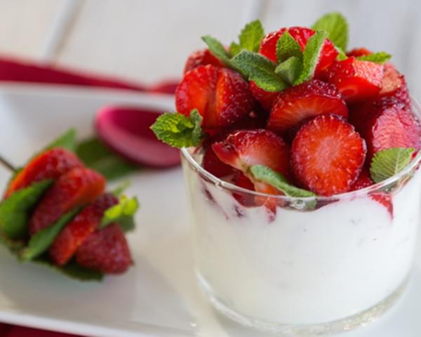 Easy Mint Yogurt with Strawberries