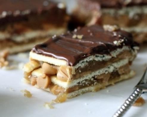 Chocolate, Peanut Butter and Caramel Club Bars