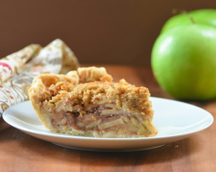 Caramely Apple Pie With Crumb Topping