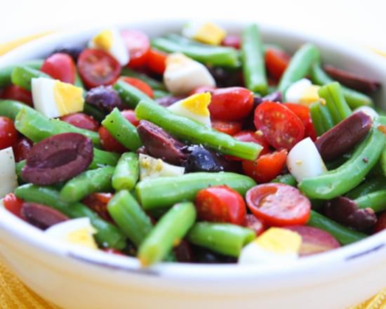 Green Beans With Tomatoes, Olives And Eggs