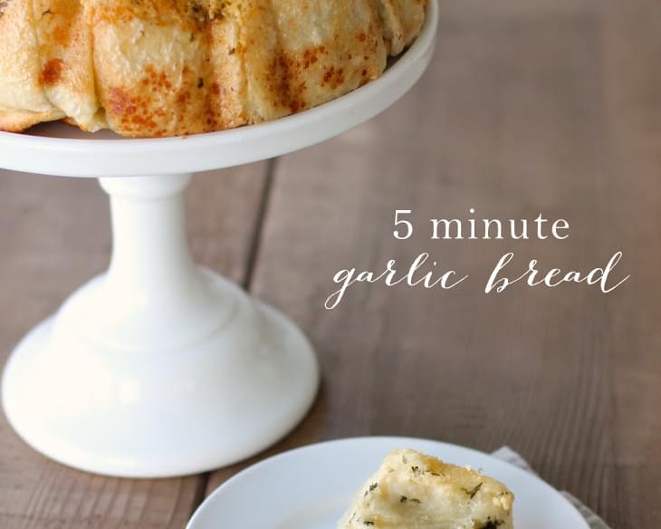 5 Minute Garlic Bread - the Best Dinner Rolls