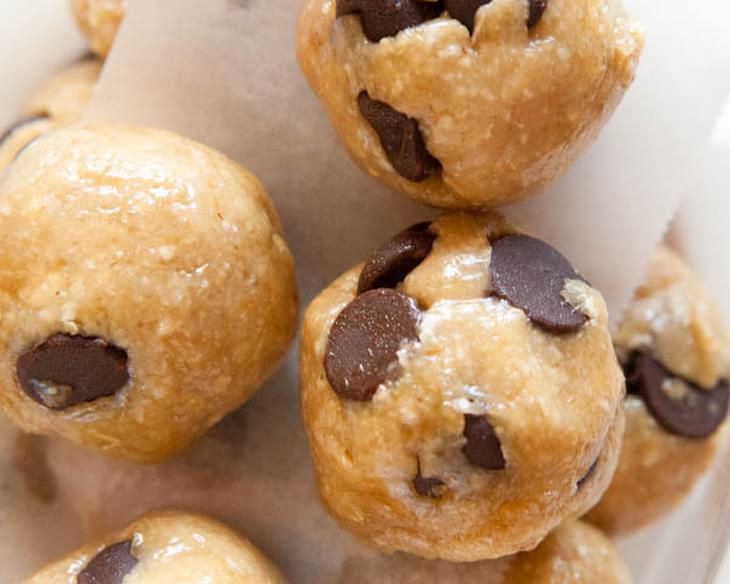 Raw Vegan Chocolate Chip Cookie Dough Balls