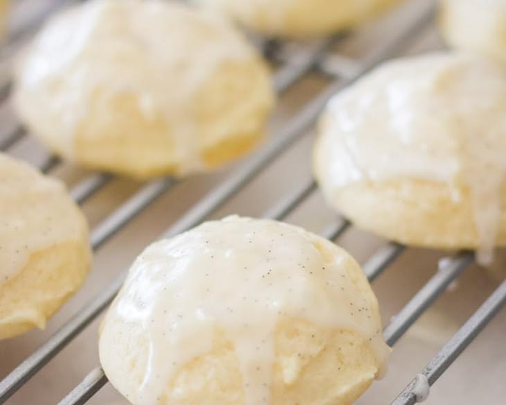 Soft Ricotta Cookies With Vanilla Bean Glaze