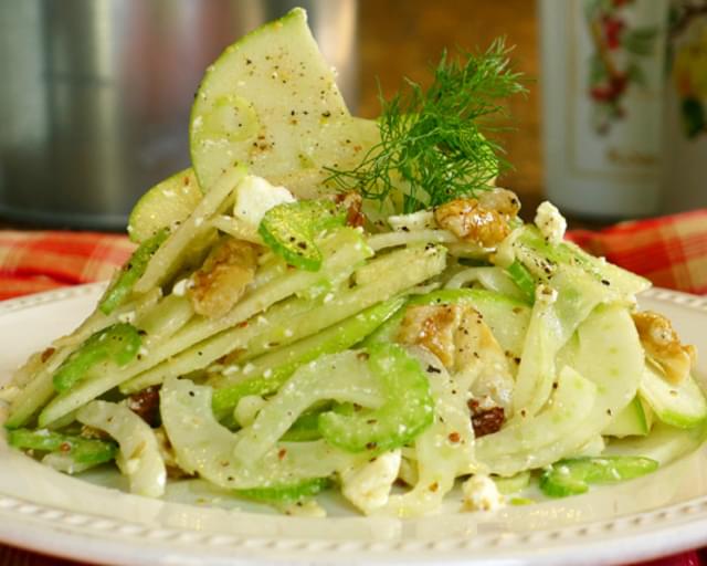 Fennel and Pear Salad with Red Wine Vinaigrette