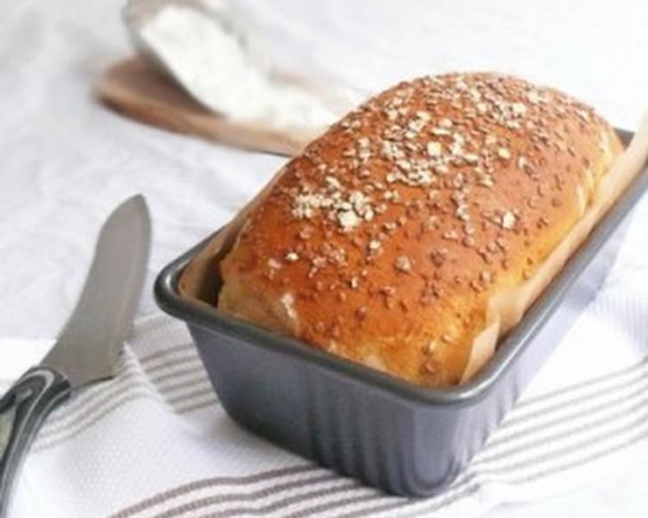 Country White Bread with Oats and Honey